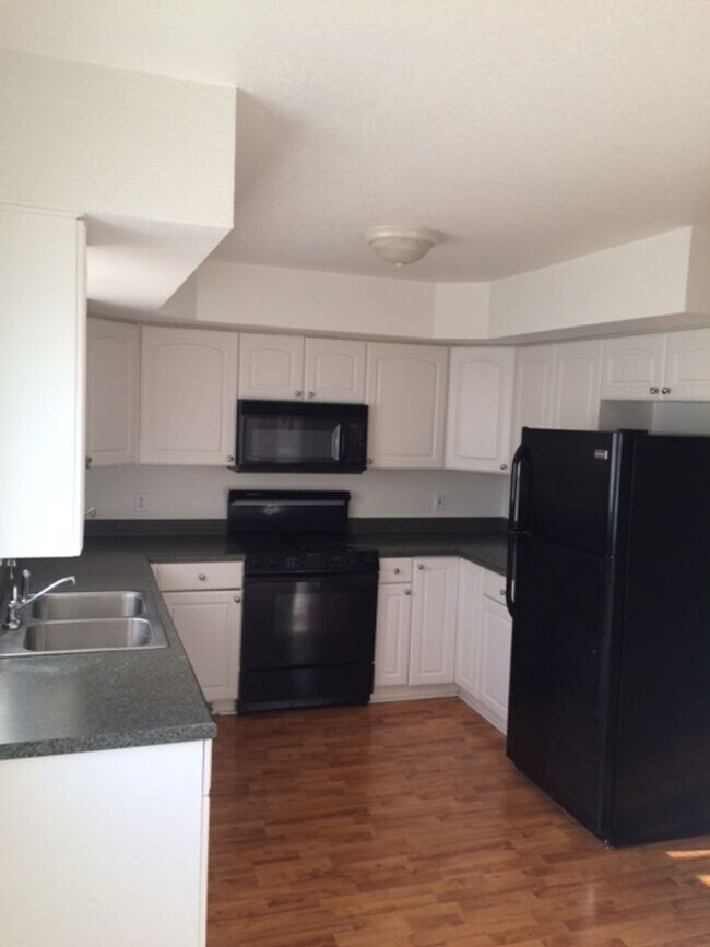 Foto del edificio - 5541-5547 Christopher Ct