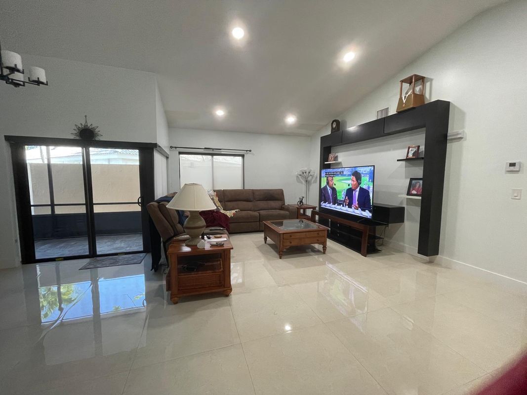 Foto principal - 5811 Brighton Ln