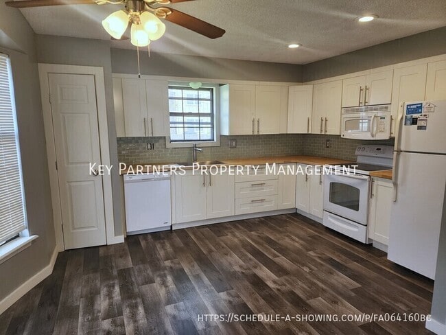 Foto del edificio - 9110 W 102nd St