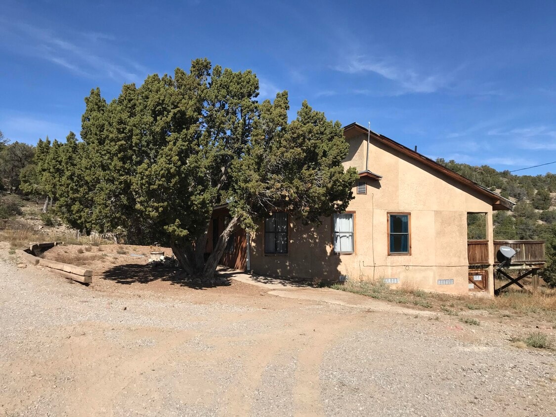 39 Spruce Dr, Edgewood, NM 87015 House Rental in Edgewood, NM