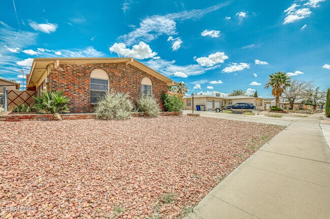 Building Photo - 3008 Gaston Dr