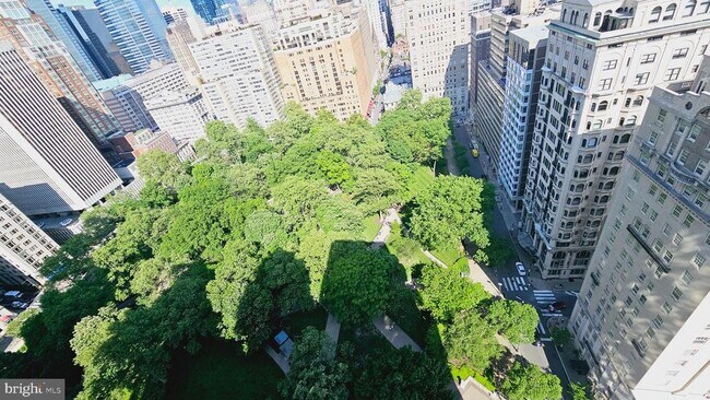 Building Photo - 224-30 W Rittenhouse Square