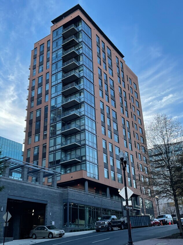 Foto principal - 2000 Clarendon Blvd