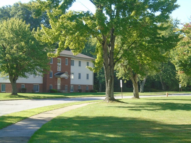 Building Photo - 9 Eastway Dr