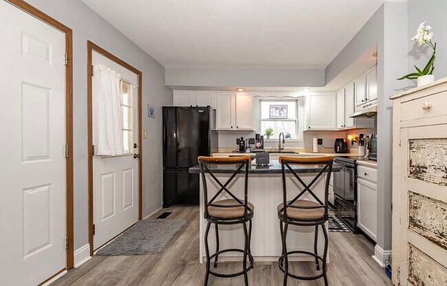 Foto del edificio - Forest View - Available Now