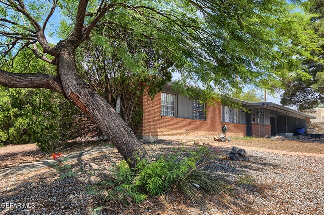 Building Photo - 2927 Harrison Ave