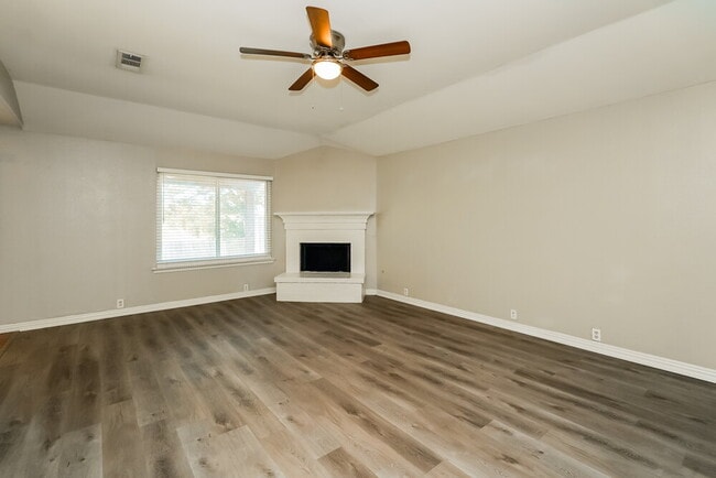 Building Photo - 1001 Springcreek Dr