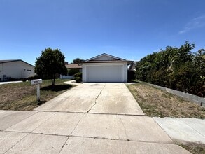 Building Photo - 951 Sloat Dr