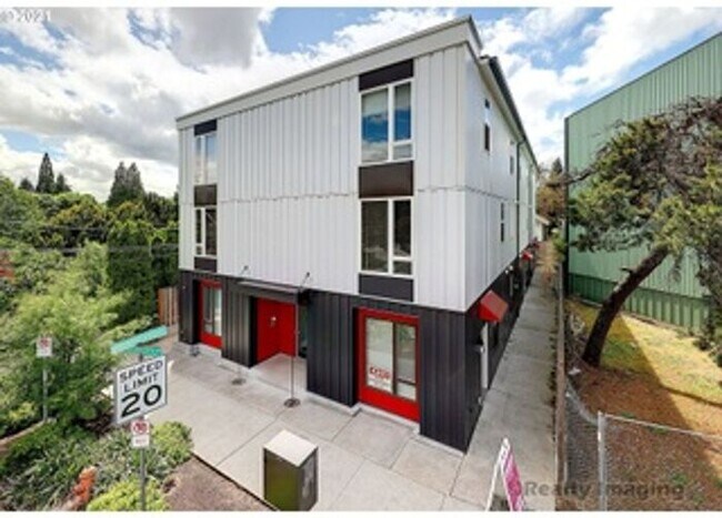 Foto del edificio - The Adrianna Now Available to Apply! WSG I...