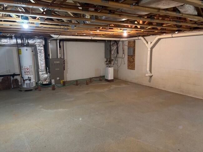 Foto del edificio - 710 Forest Dr