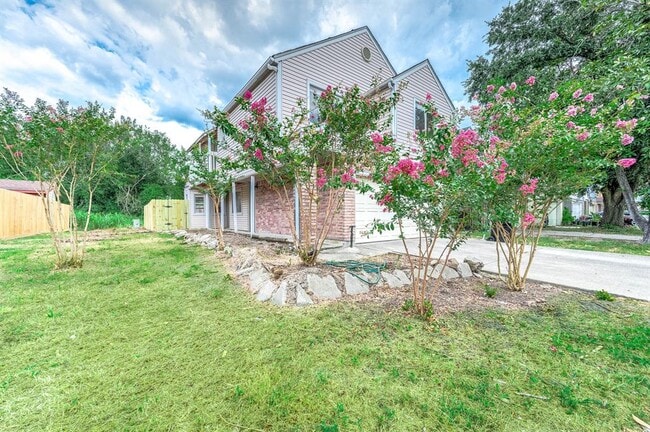 Building Photo - 9303 Kingsflower Cir