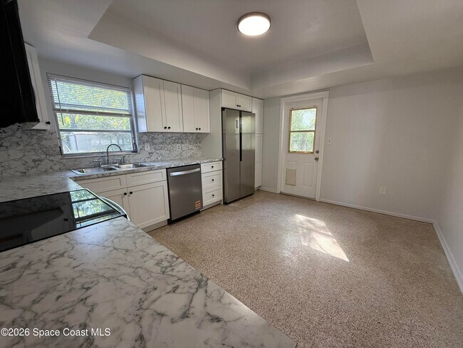 Building Photo - 1412 Overlook Terrace