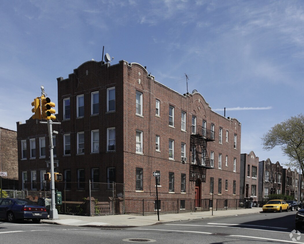 Primary Photo - 1092 Winthrop St