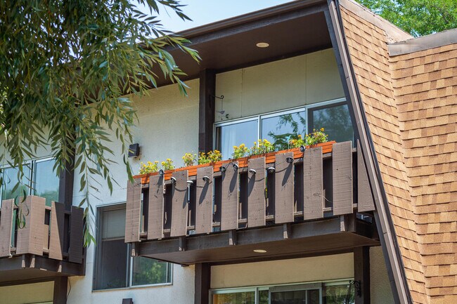 Foto del edificio - 1315 Kirkwood Dr