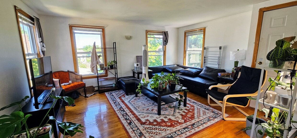 Stunning and Spacious 3-bedroom Unit Brighton - Stunning and Spacious 3-bedroom Unit Brighton