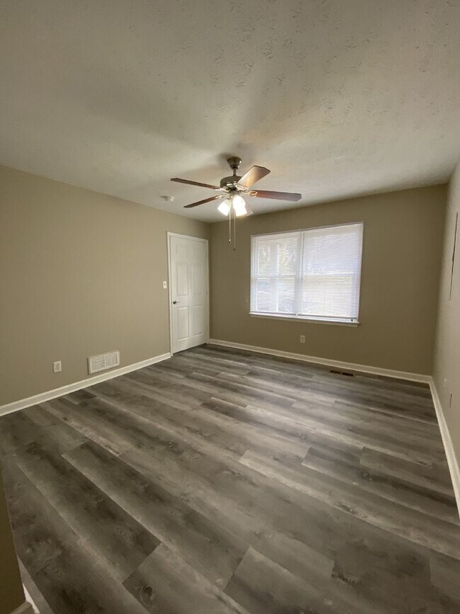 Foto del edificio - Charming, Pet-Friendly 3 Bedroom, 2 Bath Home on Whitehead Road