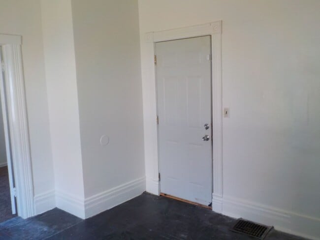 Foto del edificio - 719 W 13th St