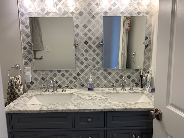 Double vanities in bathroom - 298 Albion St