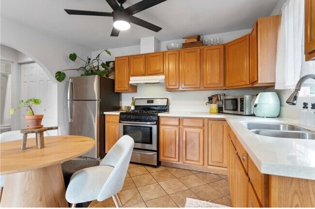 Foto del edificio - 6032 Crestwood Way