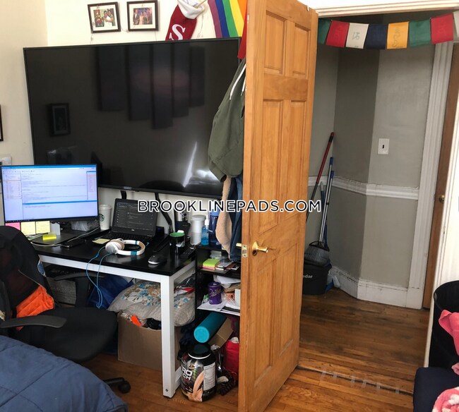 Foto del edificio - 352 Riverway