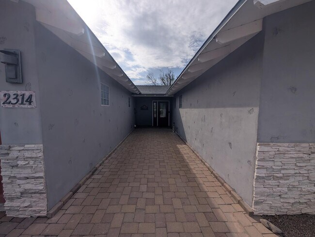 Building Photo - 2314 N 64th Pl