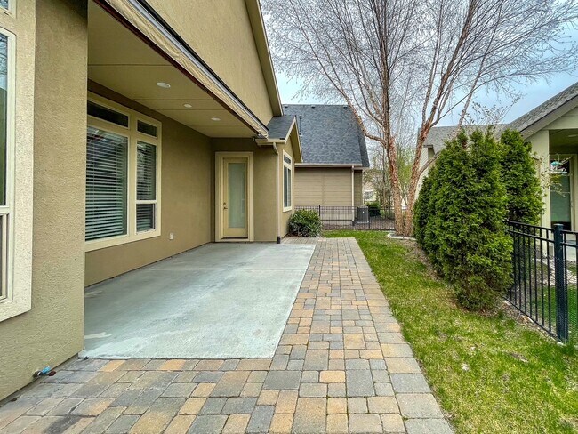 Building Photo - 307 E Grove Creek Ln