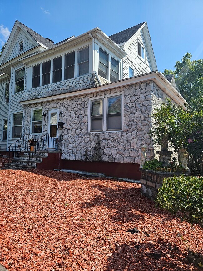 Building Photo - 59 Arnold Ave