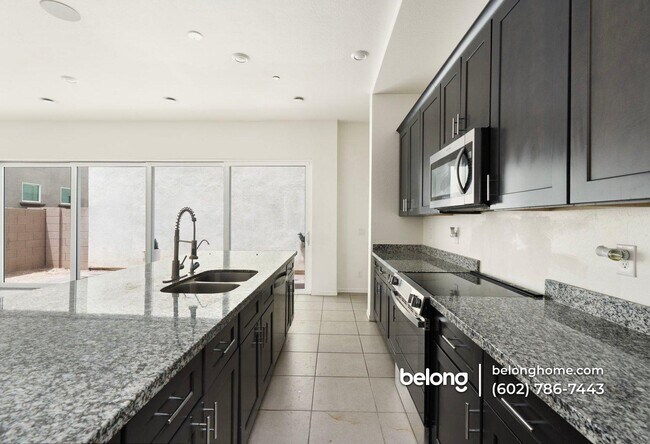 Building Photo - 221 E Balsam Dr