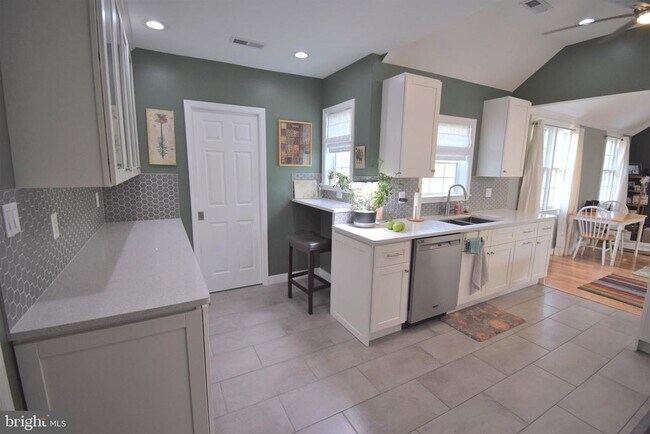 Foto del edificio - 8811 Badger Dr