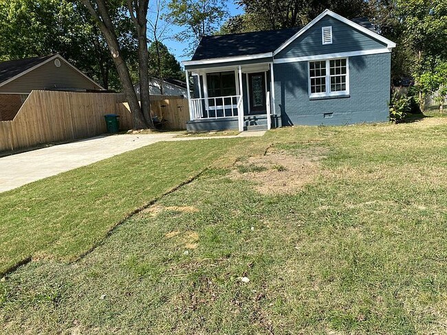 Building Photo - Beautiful Home with a Spacious Backyard