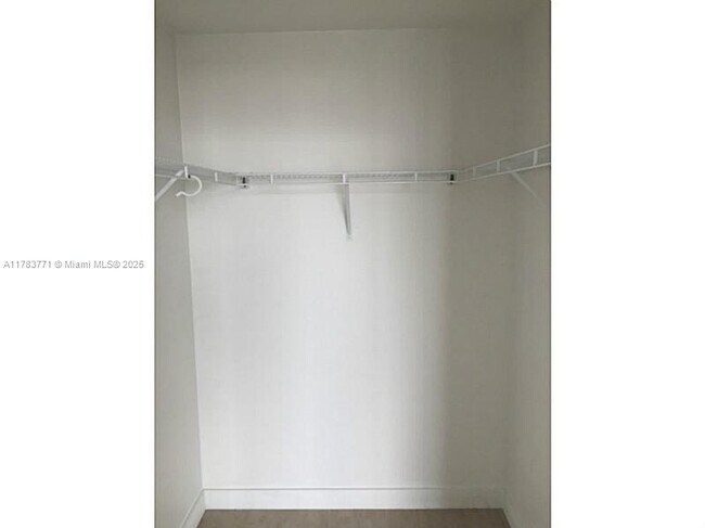 Foto del edificio - 79 SW 12th St