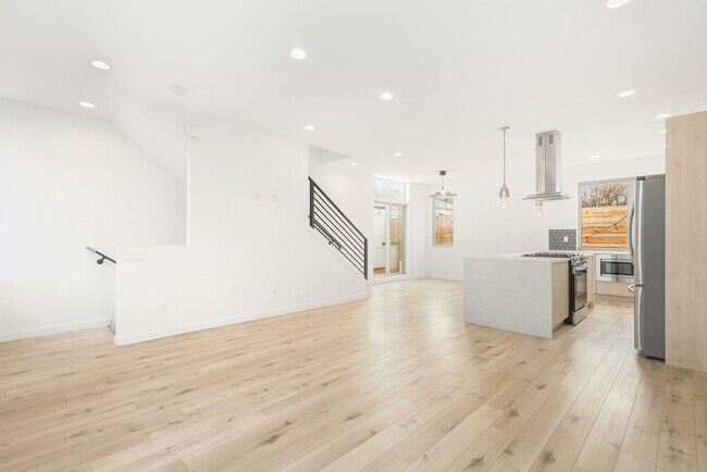 Building Photo - Leschi New Construction 5-Bedroom Townhouse