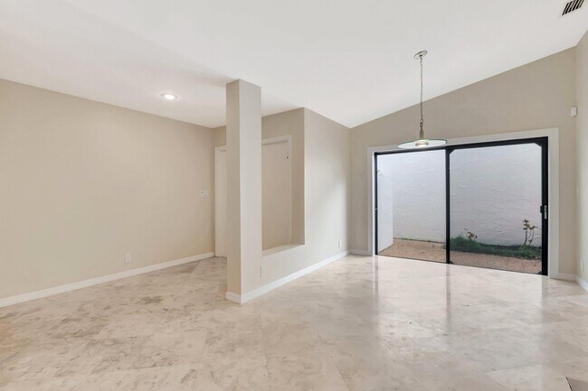 Building Photo - 6740 Lago Vista Terrace
