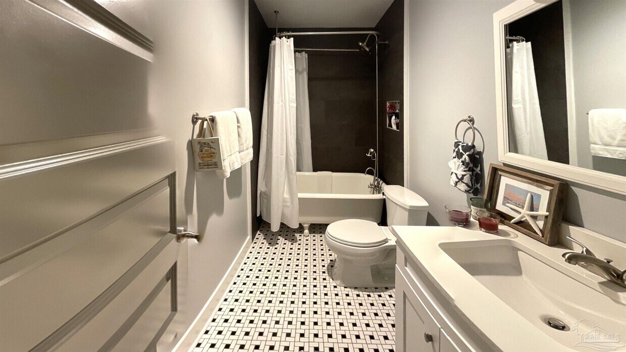 Foto principal - 611 E Belmont St