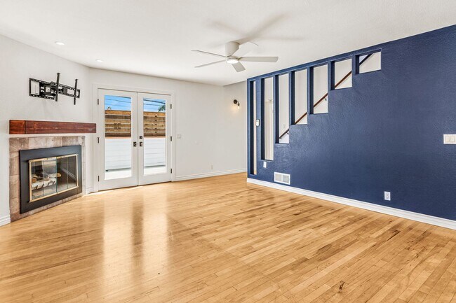Foto del edificio - Spacious 3 Bed / 3 Bath Ocean Beach Townhome with Private Patio & Garage - Available NOW