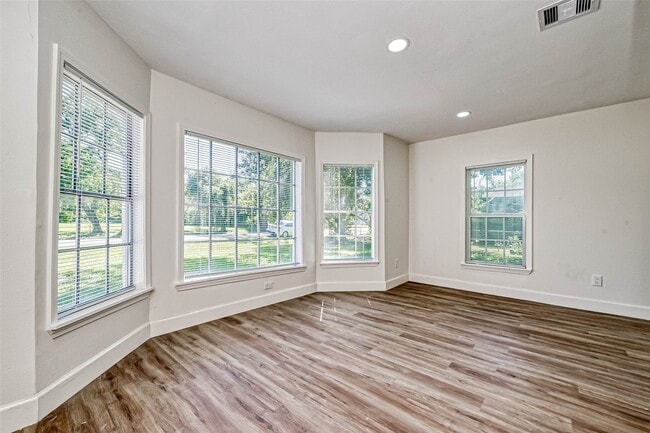 Foto del edificio - 5609 Denmark St