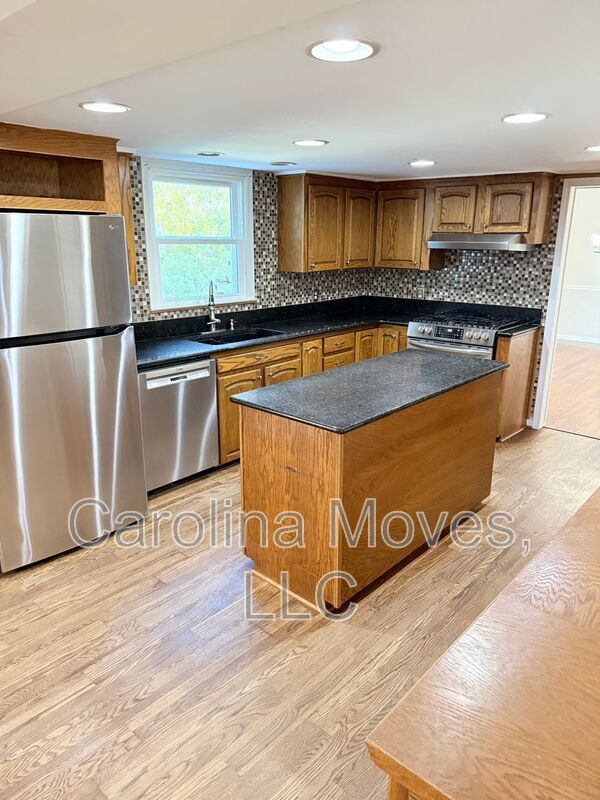 Building Photo - 121 Chipwood Ln