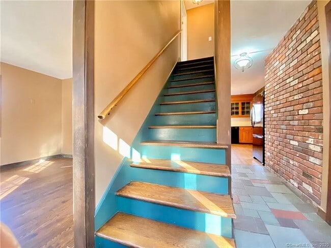 Entry - 1031 Howe Avenue