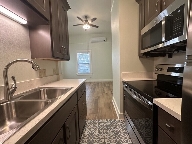 Foto del edificio - 515 E 8th St