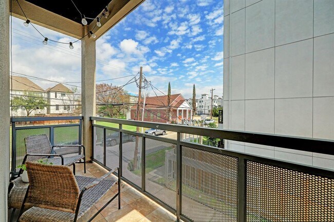 Foto del edificio - 5715 Larkin St