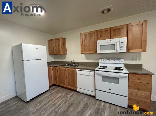 Foto del edificio - 1942 Brock-3