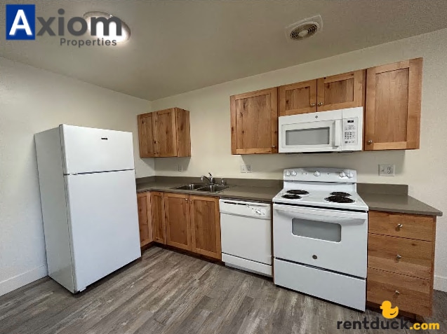 Building Photo - 1942 Brock-3