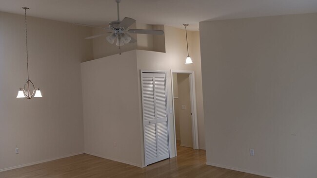 Foto del edificio - 3300 Loveland Blvd