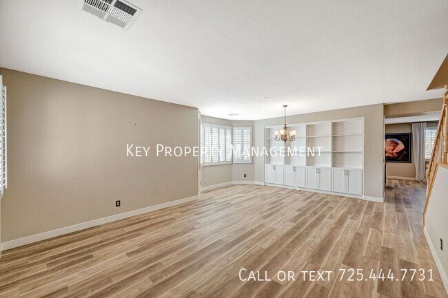 Building Photo - Beautiful 5 bedroom, 3 bathroom home locat...