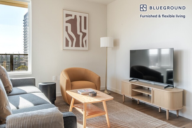 Building Photo - 2333 Calle Del Mundo