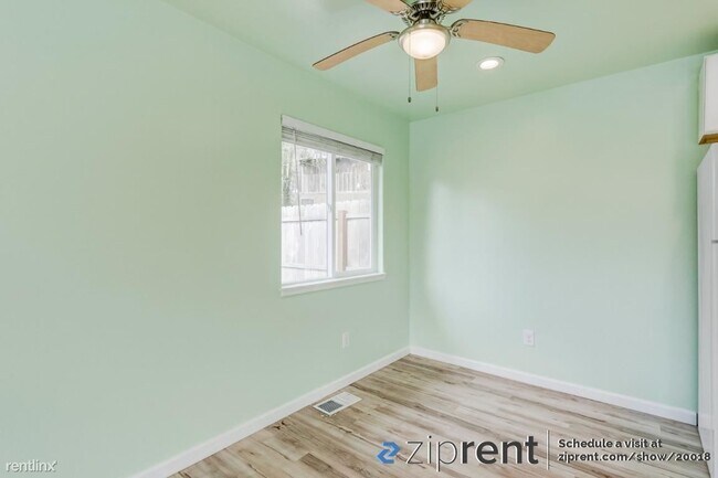 Foto del edificio - 3 br, 1 bath House - 1035 W Railroad Ave, ...