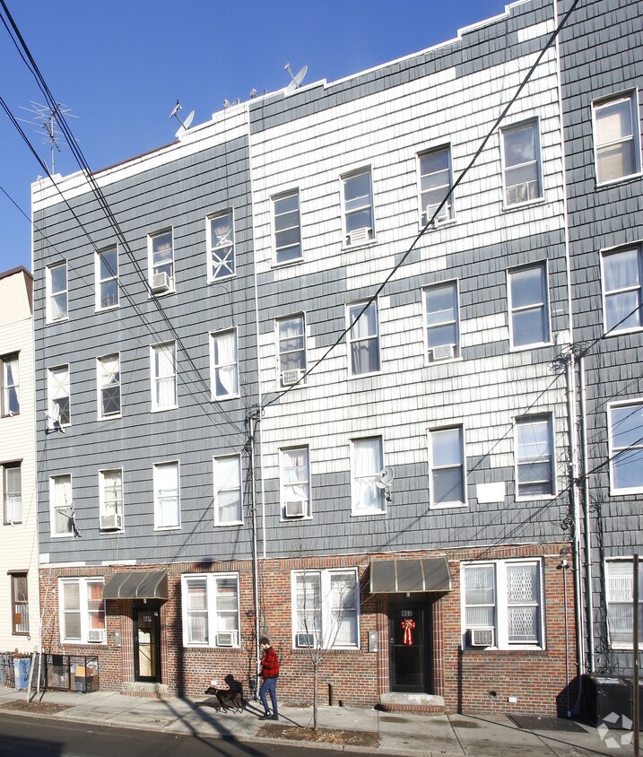 Building Photo - 949-959 Metropolitan Ave