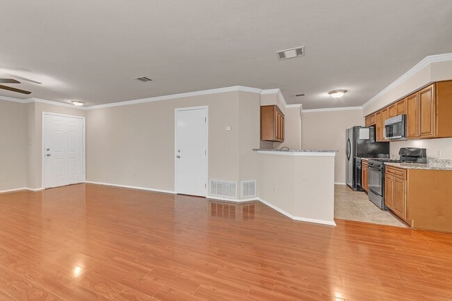 Foto del edificio - 13711 Letti Ln