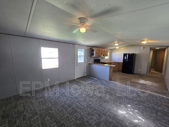 Building Photo - 700 W Ridgeway Ave