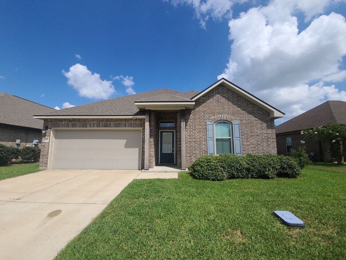 Primary Photo - 1/2 OFF RENT NOVEMBER!
